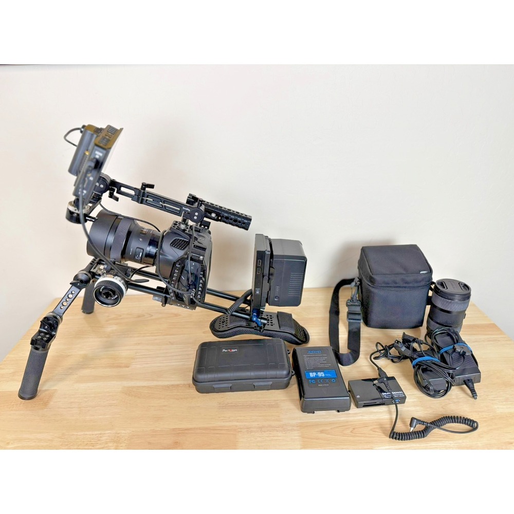 Blackmagic Pocket Cinema Camera 6K Pro Bundle Sigma 18-35 14mm Tilta Rig Vmount